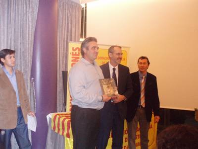 &Aacute;ngel Lassa, Presidente FADT; Alvaro Burrell, Director General de Deportes de la DGA y Javier Lario, Campe&oacute;n de Arag&oacute;n 2010 de tiro de barra aragonesa.